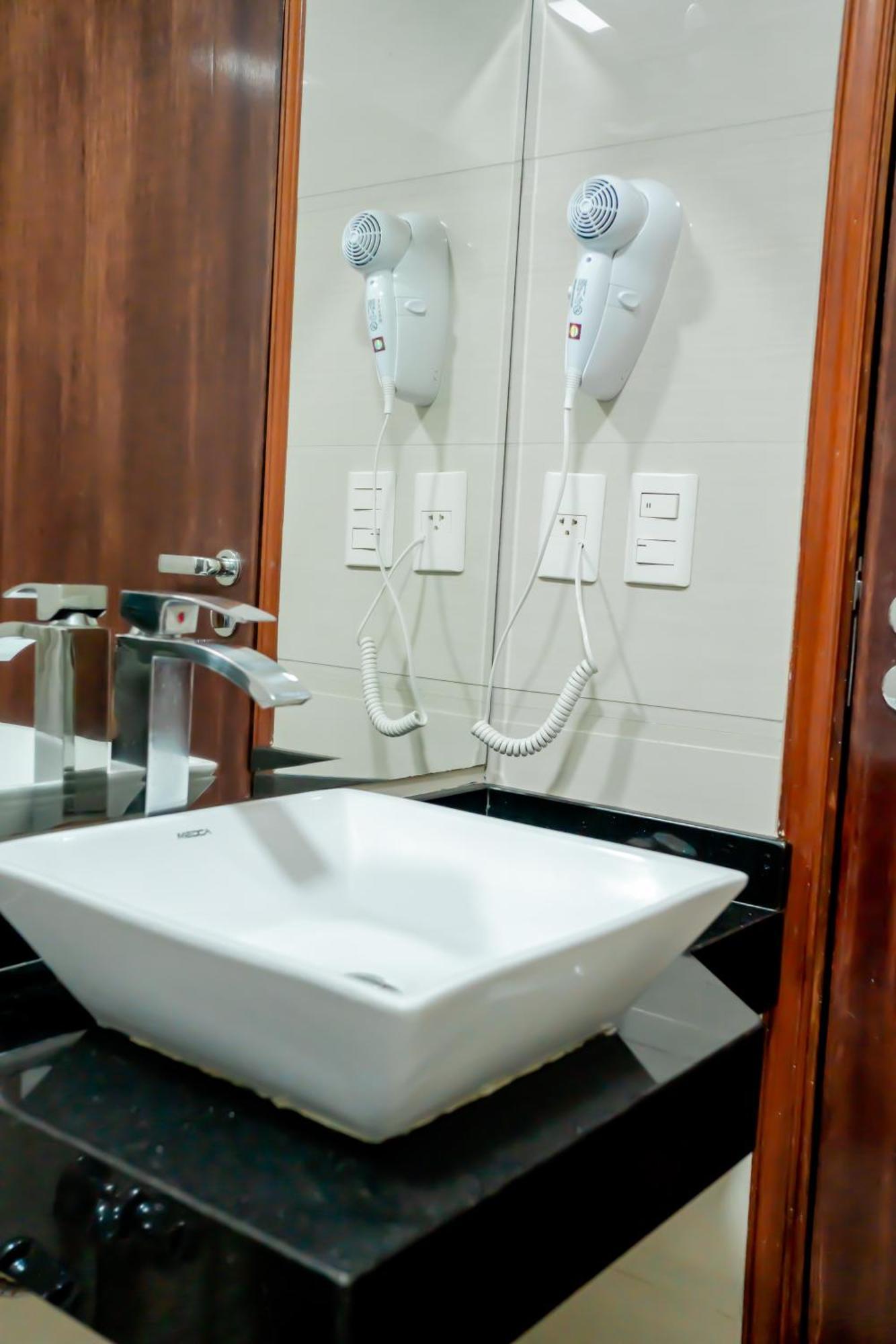 Megal Suites Hotel Ciudad del Este Eksteriør billede